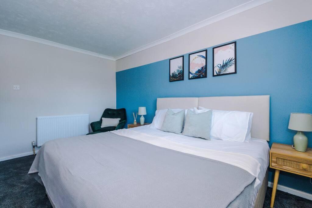 Cheerful 3 Bedroom Home With Parking Near Chester Saughall Buitenkant foto