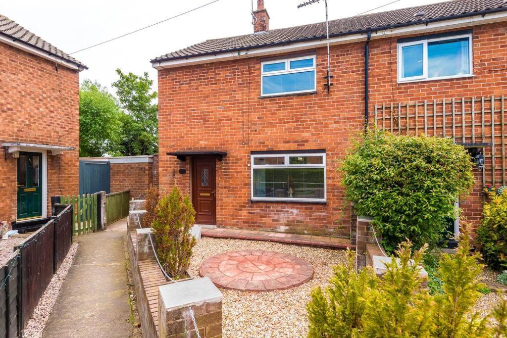 Cheerful 3 Bedroom Home With Parking Near Chester Saughall Buitenkant foto