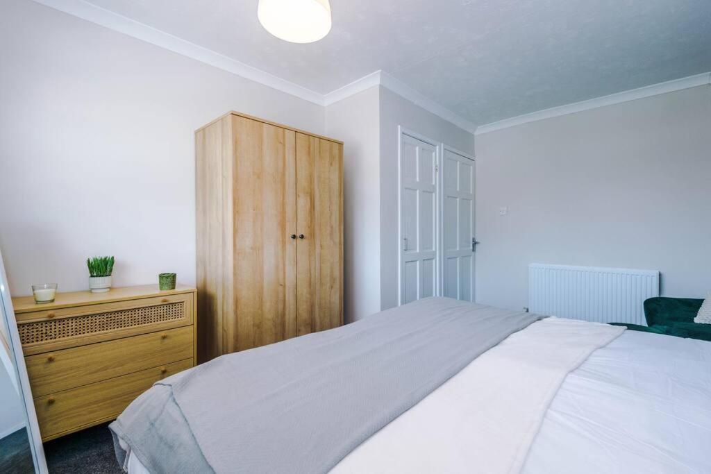 Cheerful 3 Bedroom Home With Parking Near Chester Saughall Buitenkant foto