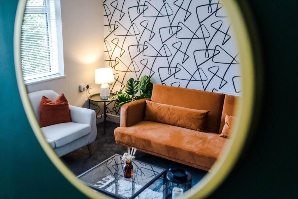 Cheerful 3 Bedroom Home With Parking Near Chester Saughall Buitenkant foto