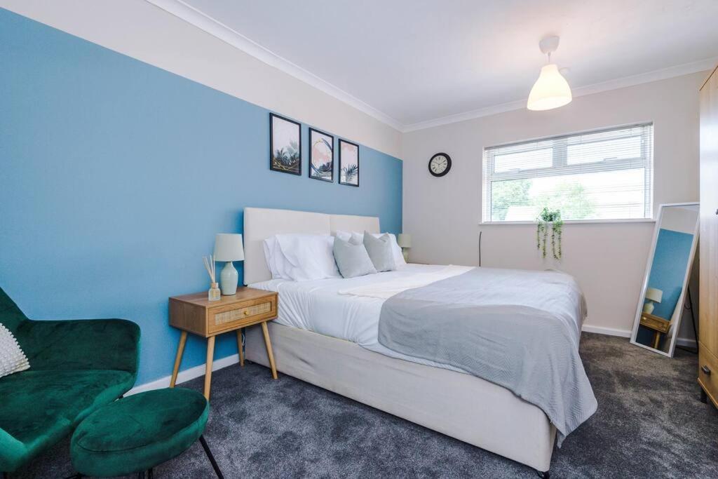 Cheerful 3 Bedroom Home With Parking Near Chester Saughall Buitenkant foto