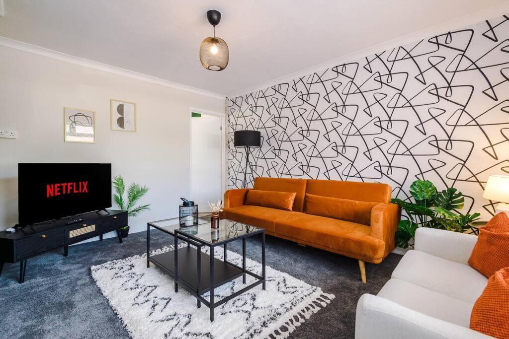 Cheerful 3 Bedroom Home With Parking Near Chester Saughall Buitenkant foto
