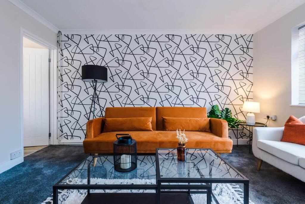 Cheerful 3 Bedroom Home With Parking Near Chester Saughall Buitenkant foto