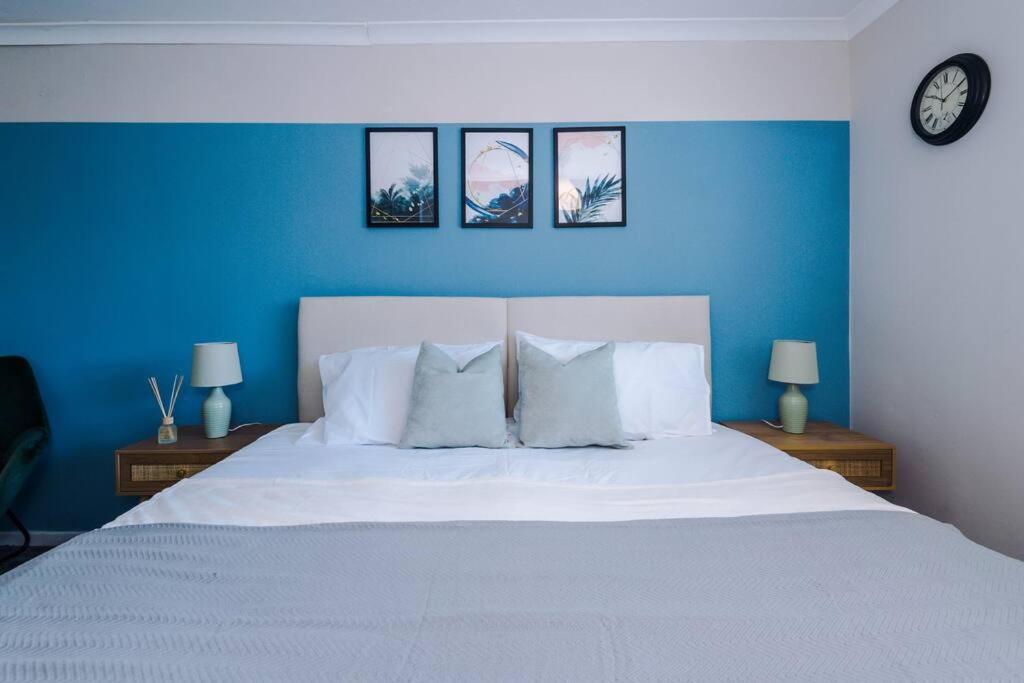 Cheerful 3 Bedroom Home With Parking Near Chester Saughall Buitenkant foto