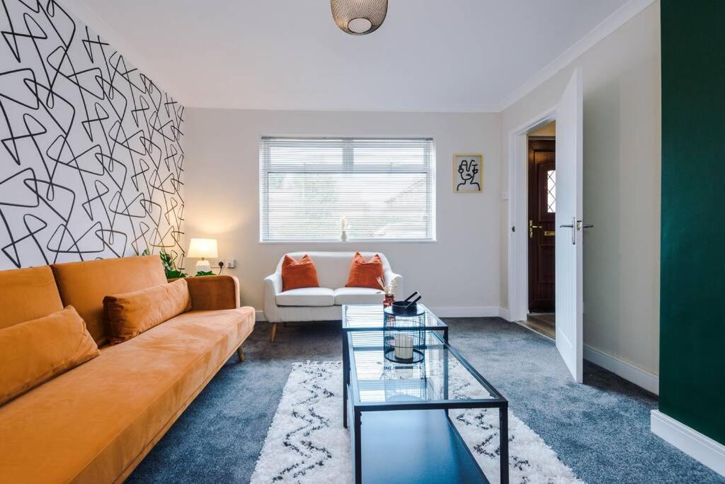 Cheerful 3 Bedroom Home With Parking Near Chester Saughall Buitenkant foto